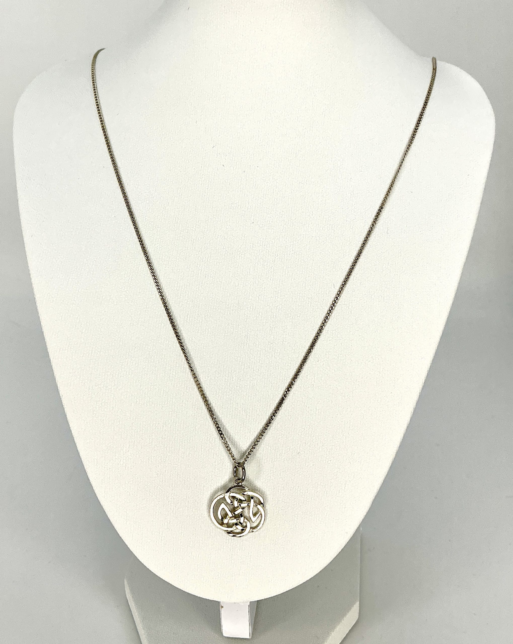 Vintage 925 Sterling Silver Celtic Knot Pendant Necklace – 20" Fine Chain – 2.83g - Image 6