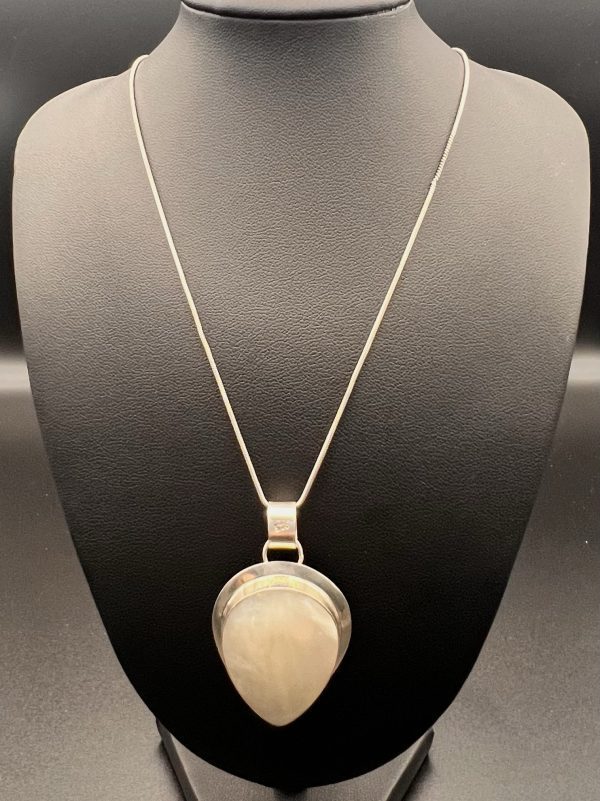 8” Sterling Silver Rope Necklace with Large Mother of Pearl Pendant | Extendable to 10” – UK Luxury Jewellery - Image 2