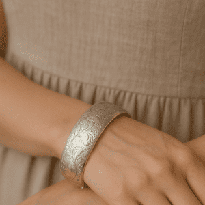 Vintage 1969 Sterling Silver Engraved Bangle – RPH Jewellery, Birmingham – 28.4g