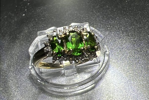 10ct Green Diopside & Diamond Cluster Ring - Size J / K - Image 2