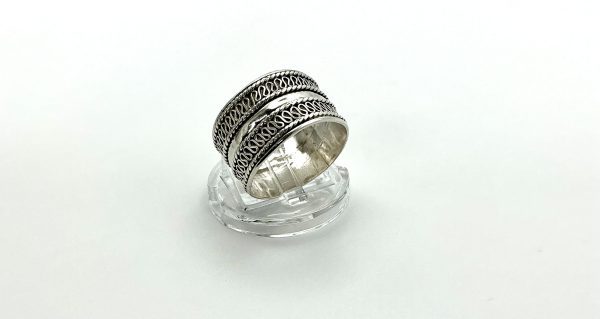 Vintage Sterling Silver Patterned Band Ring – Size R ½ – 3.9g - Image 5
