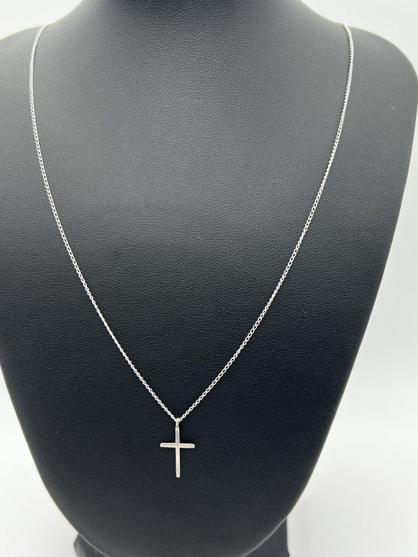 Very delicate silver chain with delicate cross pendant - Image 4