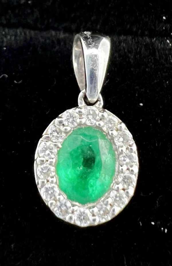 An emerald and diamond 18ct white gold pendant - Image 5