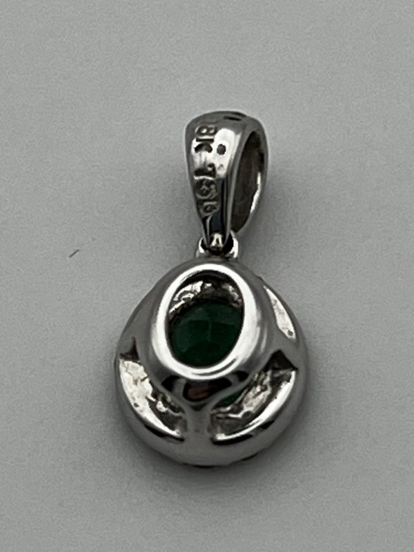 An emerald and diamond 18ct white gold pendant - Image 4