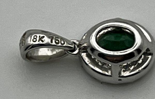 An emerald and diamond 18ct white gold pendant - Image 3