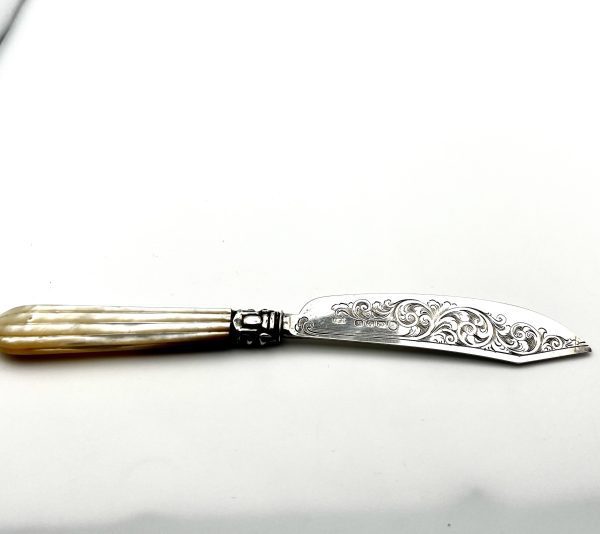 Silver and mother-of-pearl butter knife - Image 6