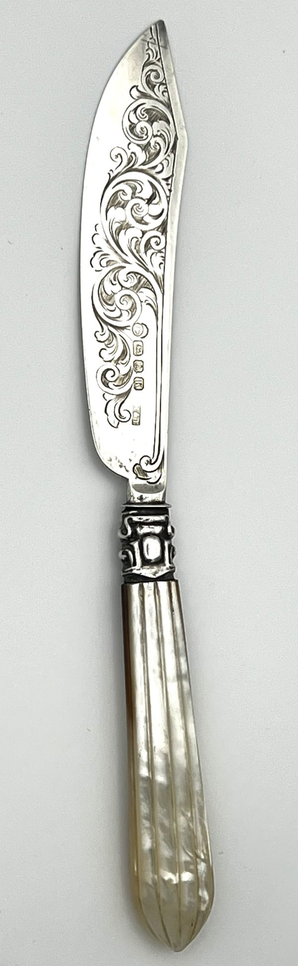 Silver and mother-of-pearl butter knife - Image 4
