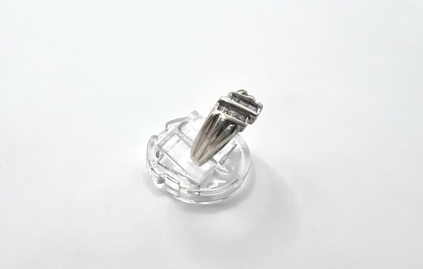Silver rectangular ring with diamante stones - Image 3