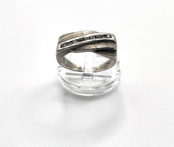 Vintage Silver ring with Diamante stones - Image 2