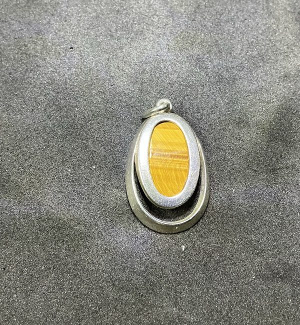 Tigers eye pendant with a silver setting - Image 3