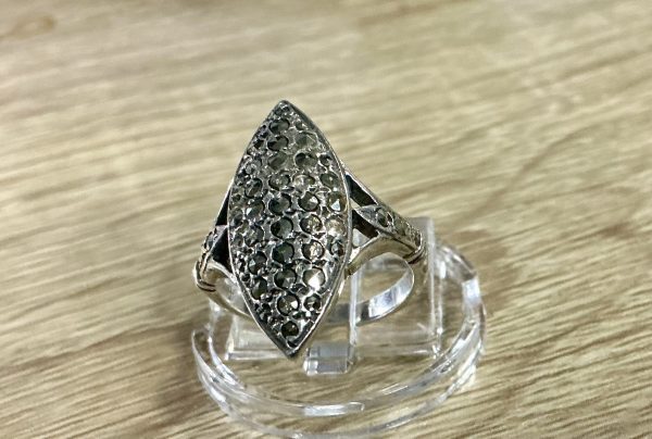 Vintage Silver and Marcasite ring. - Image 3