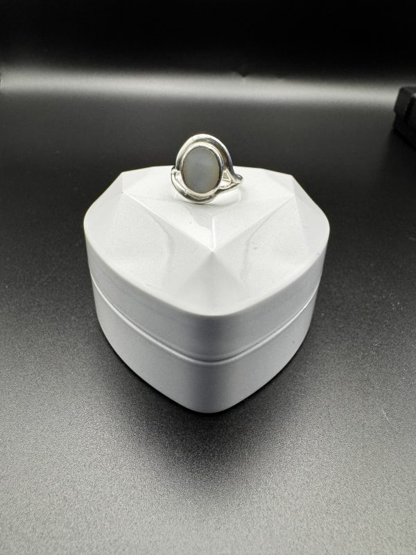 Sterling Silver Mother-of-Pearl Statement Ring – Size K½ – 4.1g - Image 4