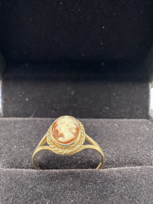 9 carat gold cameo ring - Image 2
