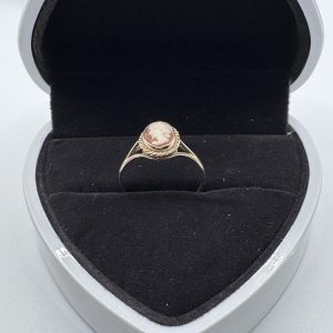 9 carat gold cameo ring
