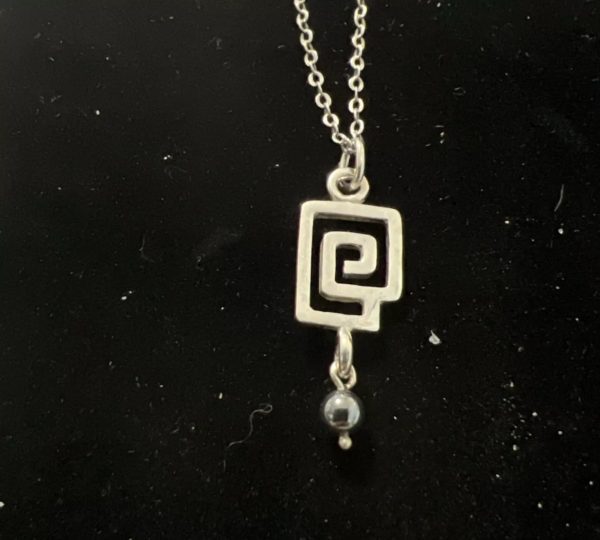 18” Sterling chain and  vintage silver pendant with small black pearl - Image 3