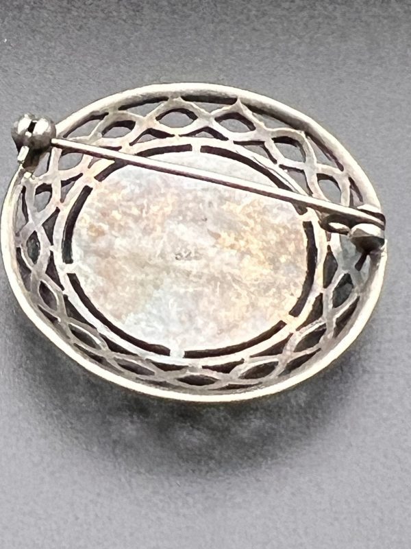 Vintage green agate Celtic Knott brooch sterling silver - Image 3