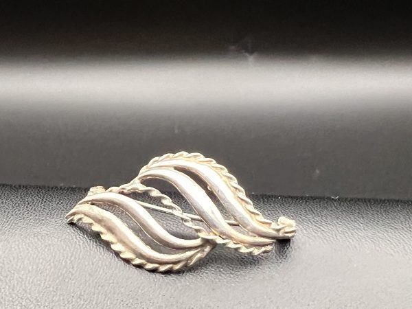 Silver brooch - Image 2