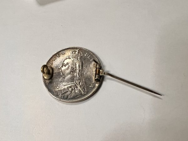 Antique Queen Victoria 1887 Silver Crown Coin Brooch – Mounted Victorian Jubilee Coin - Image 5