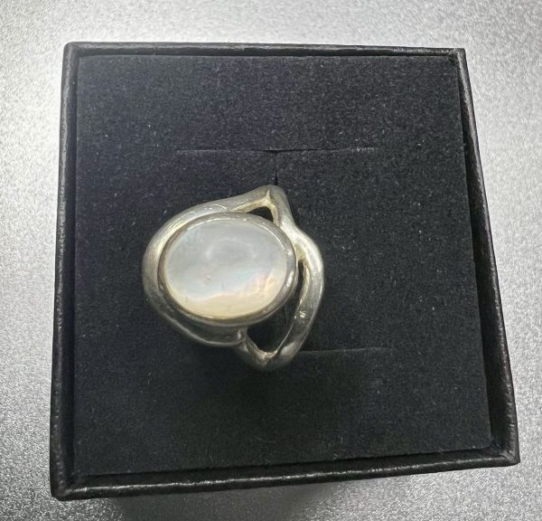 Sterling Silver Mother-of-Pearl Statement Ring – Size K½ – 4.1g - Image 2