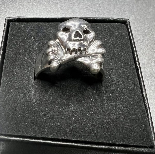 Sterling silver skull and cross bone ring - Image 2