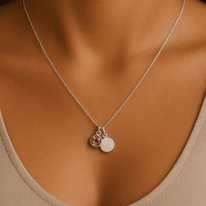 Elegant 925 Silver 18" Necklace with Green Gemstone & Mirror-Finish Disc Pendant – 4.18g