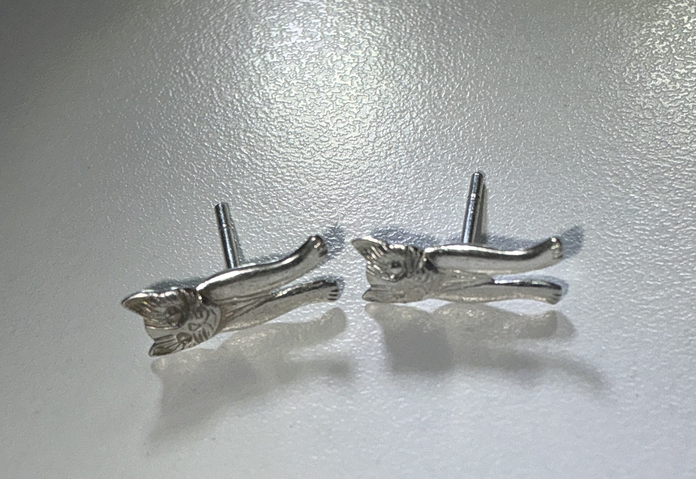 Small Sterling Silver Cat Stud Earrings - 1cm - Image 6