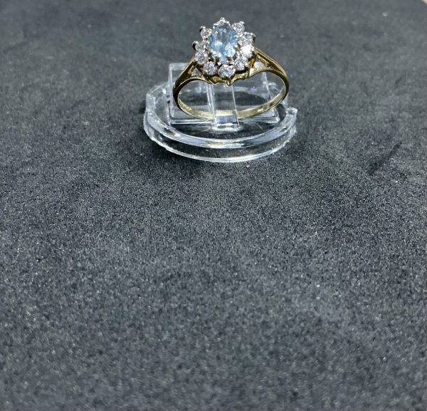 9 ct Aquamarine and CZ ring - Image 3