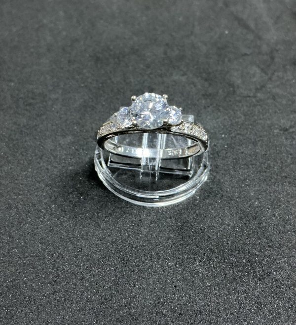 925 ring with brilliant CZ stones. - Image 4
