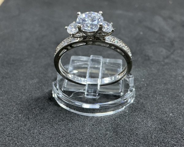 925 ring with brilliant CZ stones. - Image 2