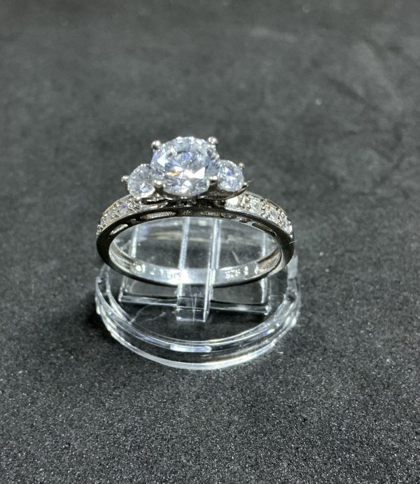 925 ring with brilliant CZ stones. - Image 3
