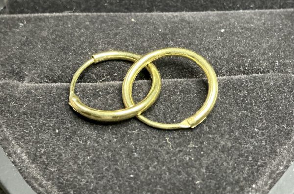 22 carat yellow gold hoops