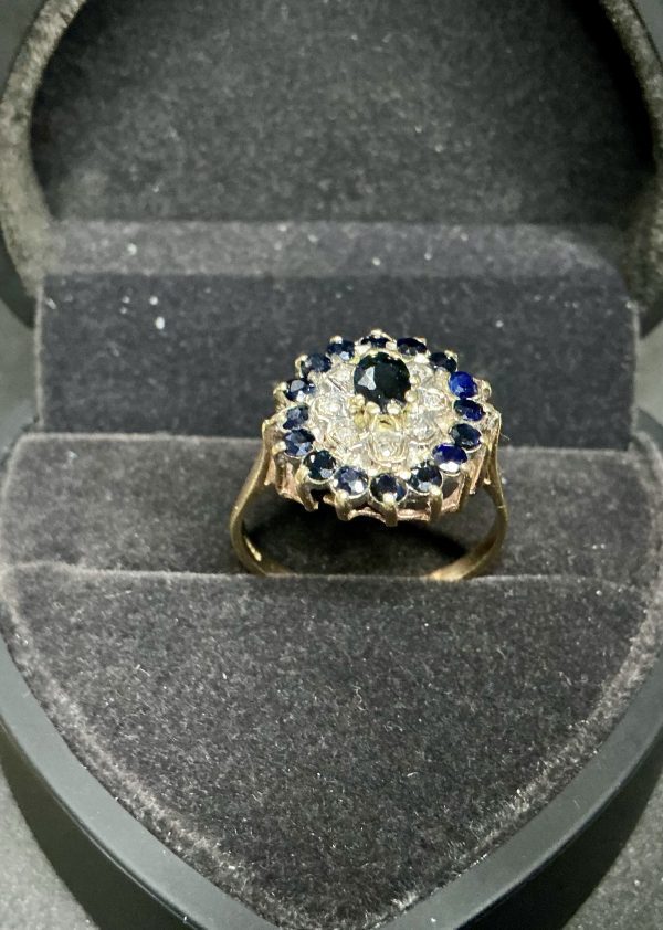 Large 9 carat gold Sapphire and diamond cluster ring - Image 2