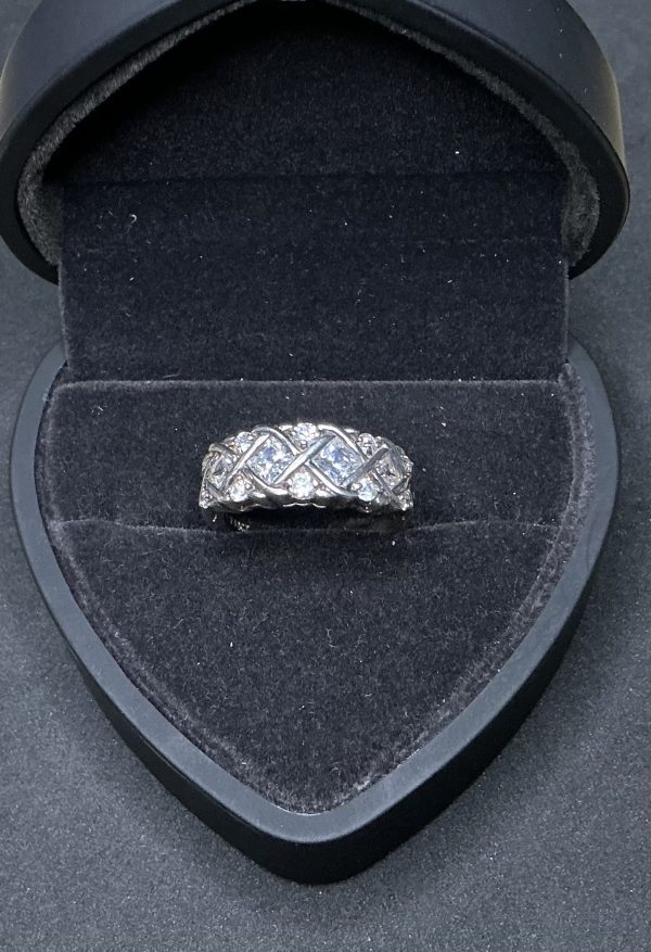 Large chunky 925 Silver and CZ ring - Image 2