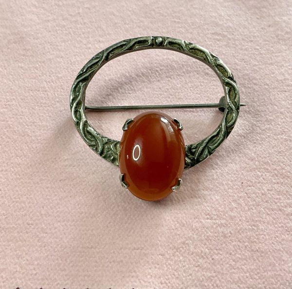 Vintage silver brooch with carnelian stone - Image 4