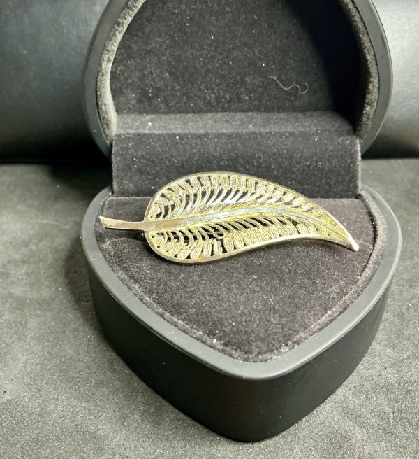 Silver filigree leaf brooch