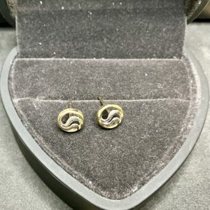 10 carat gold stud earrings