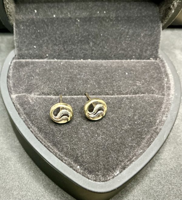 10 carat gold stud earrings