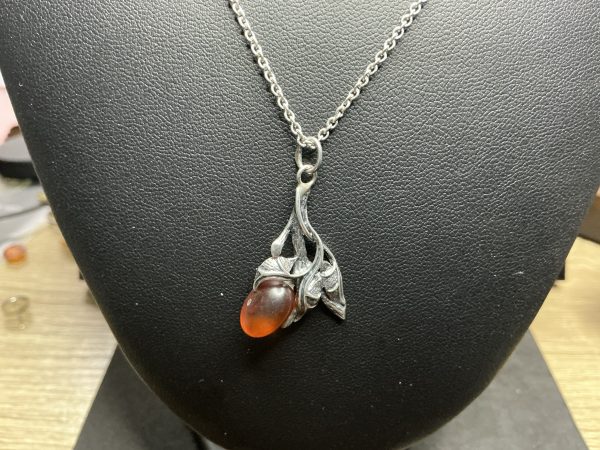 Sterling Silver Amber Leaf Pendant Necklace – Vintage Inspired Jewellery - Image 3