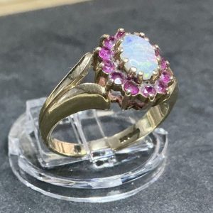 Vintage 9ct Gold Ring with Opal & Red Spinel Halo – Size L – J&J London 1977 – 3.82g