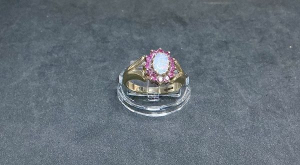 9 carat gold opal and red ruby halo ring - Image 4