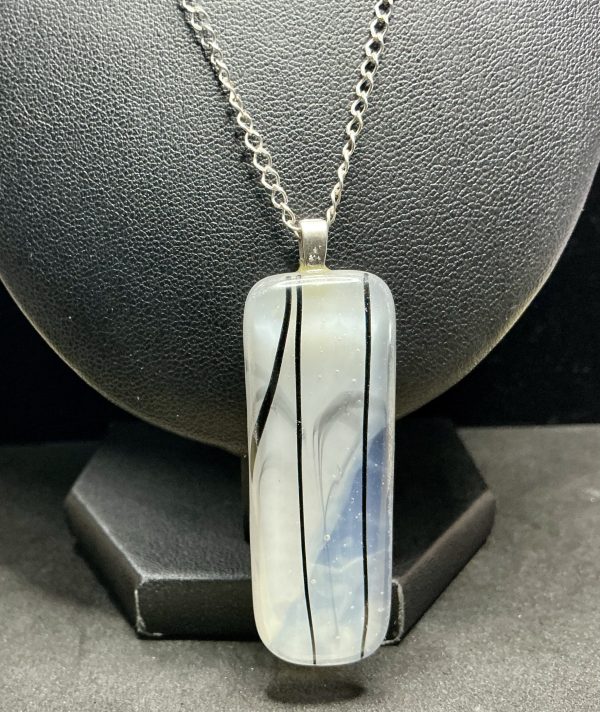 18” Silver chain with glass pendant - Image 3