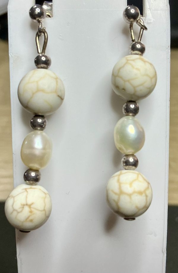 Howlite and pearl bead earrings - Image 2