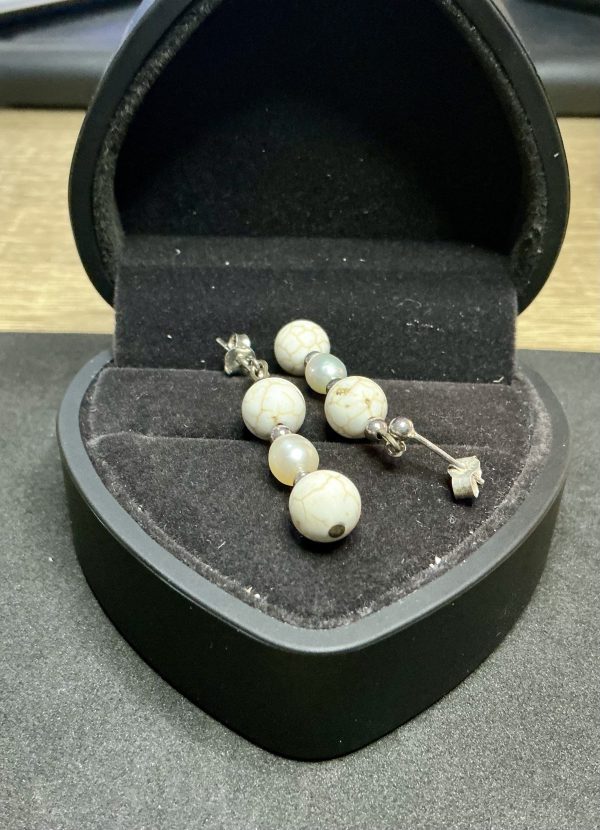 Howlite and pearl bead earrings