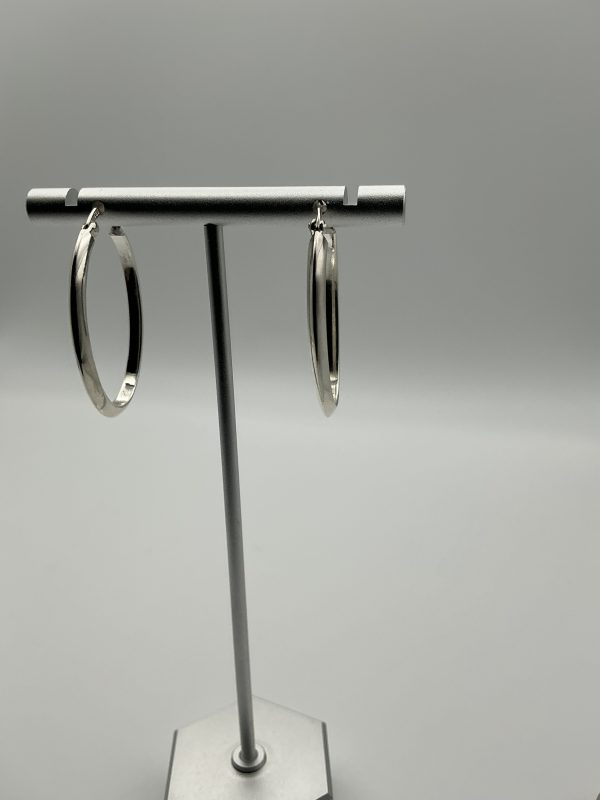 Plain oval hoop earrings