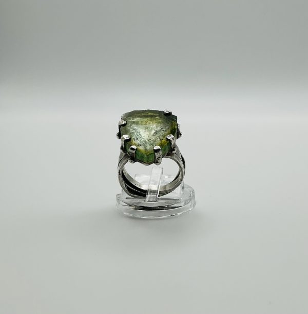 Raw Emerald Sterling Silver Ring – Shield-Cut Statement Piece - Image 5
