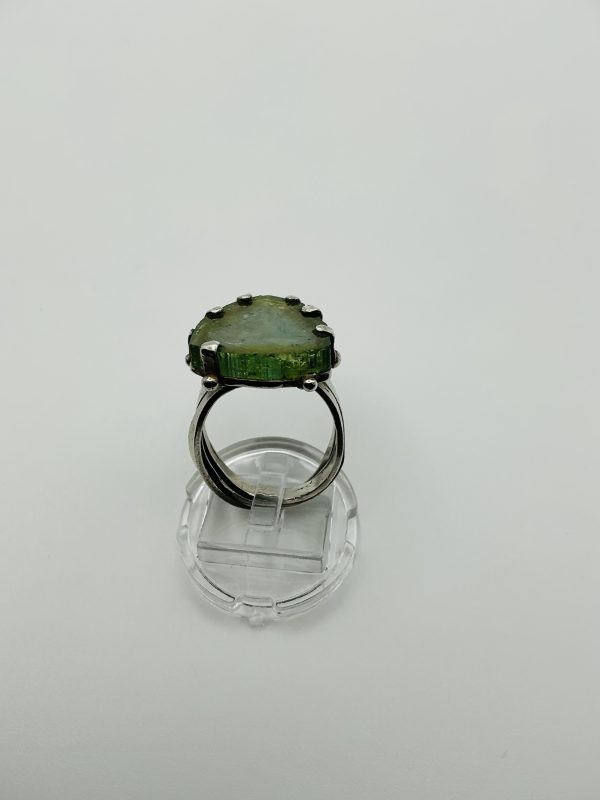 Raw Emerald Sterling Silver Ring – Shield-Cut Statement Piece - Image 2