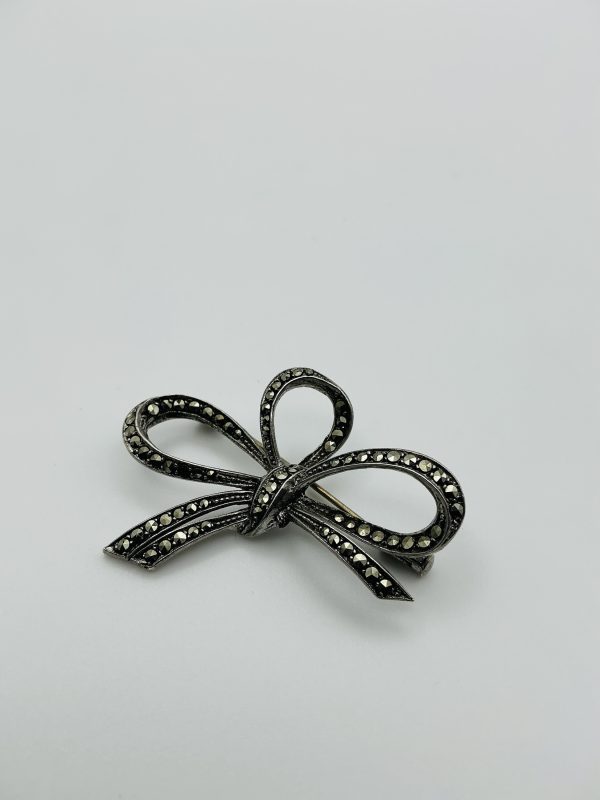 Vintage Marcasite Bow Brooch in Sterling Silver - Image 3
