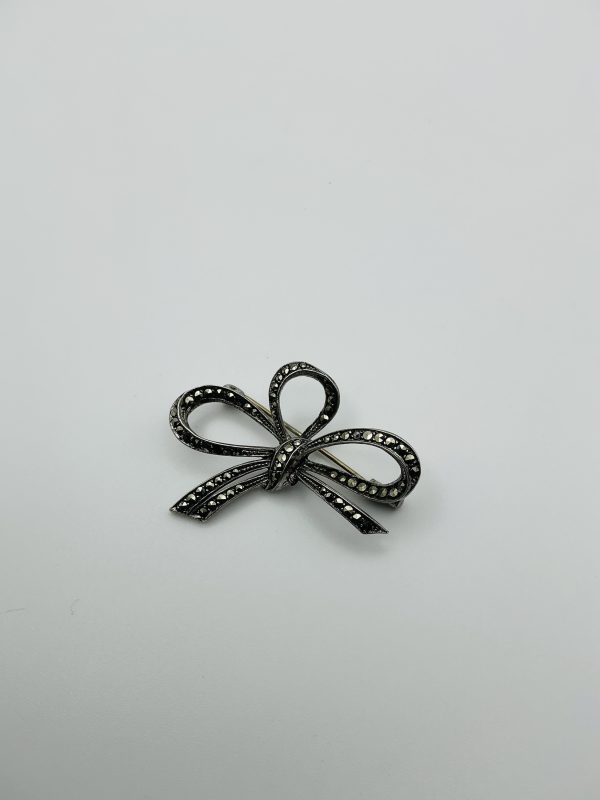 Vintage Marcasite Bow Brooch in Sterling Silver - Image 5