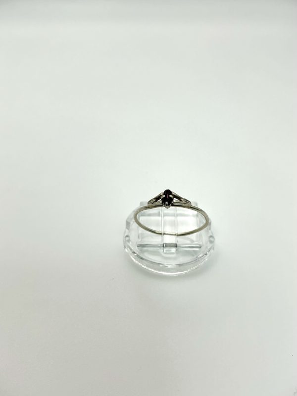 Dainty Sterling Silver Ring with Dark Accent Stone – Size O, 0.5g