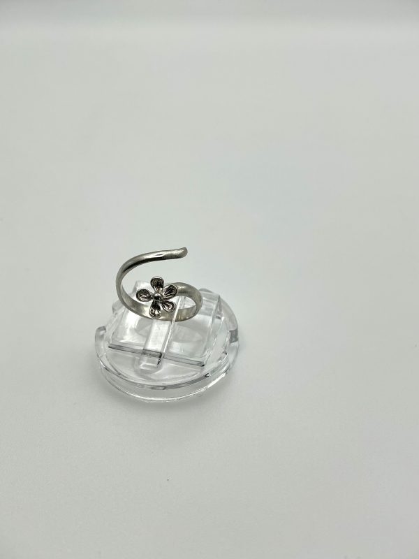 Sterling Silver Wrap-Around Daisy Ring – Size E, 1.1g - Image 2
